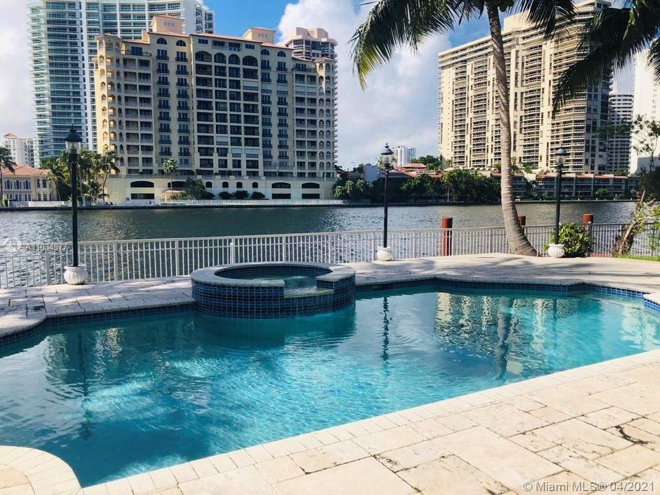 Recently Sold: $7,000,000 (7 beds, 7 baths, 6406 Square Feet)