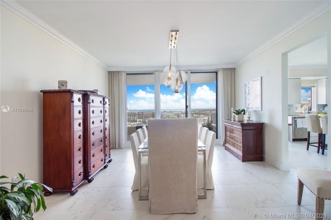 Recently Sold: $2,295,000 (2 beds, 2 baths, 2100 Square Feet)