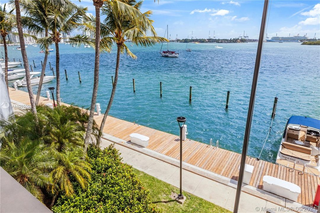 Recently Sold: $1,295,000 (2 beds, 2 baths, 1440 Square Feet)