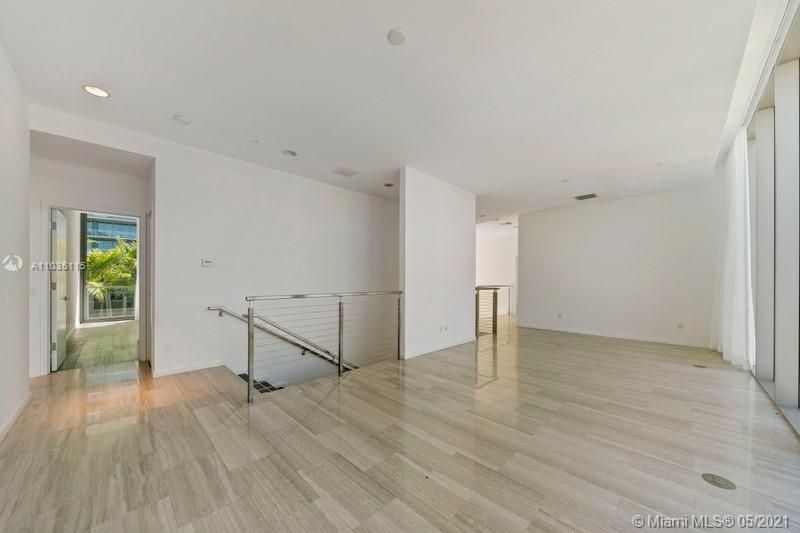 Recently Sold: $6,500,000 (5 beds, 5 baths, 5074 Square Feet)