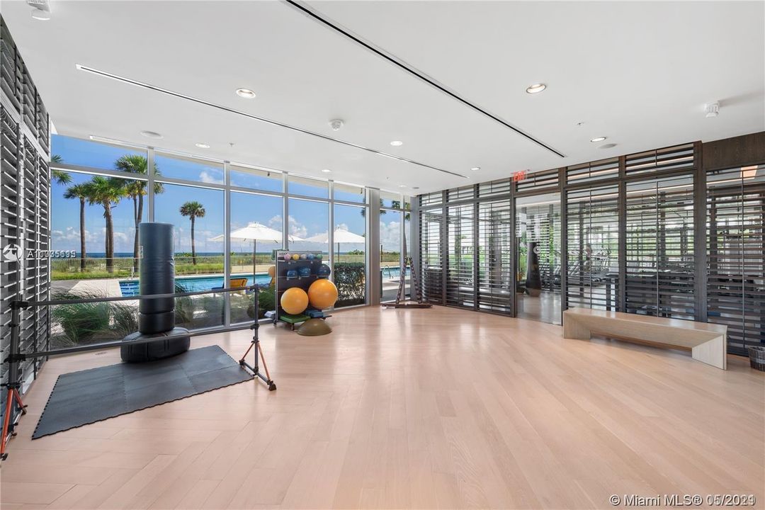 Recently Sold: $6,500,000 (5 beds, 5 baths, 5074 Square Feet)
