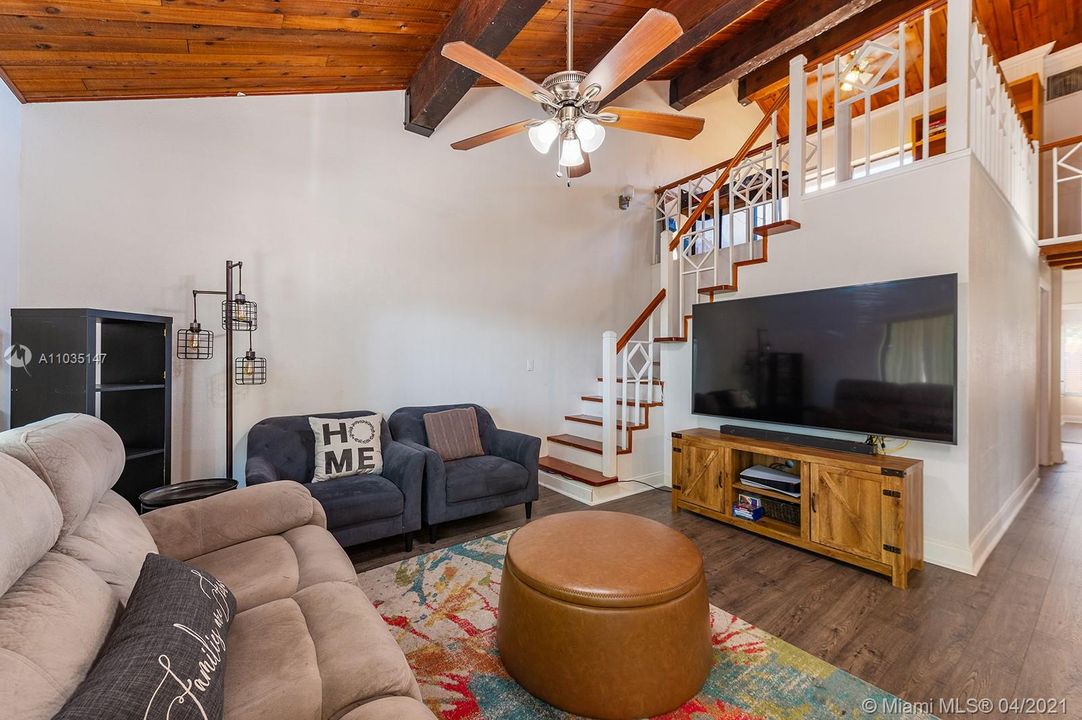 Recently Sold: $280,000 (3 beds, 1 baths, 1081 Square Feet)