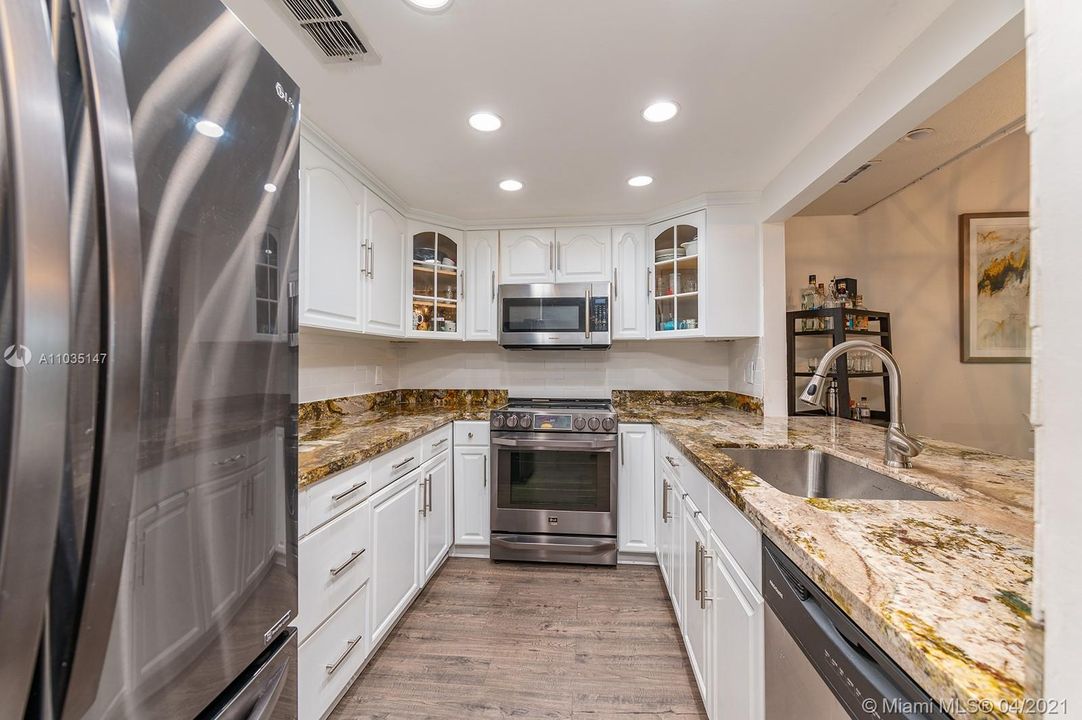 Recently Sold: $280,000 (3 beds, 1 baths, 1081 Square Feet)