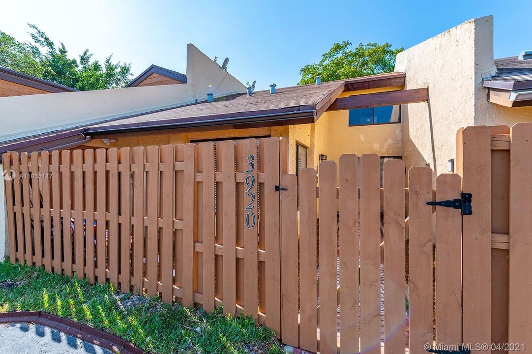 Recently Sold: $280,000 (3 beds, 1 baths, 1081 Square Feet)