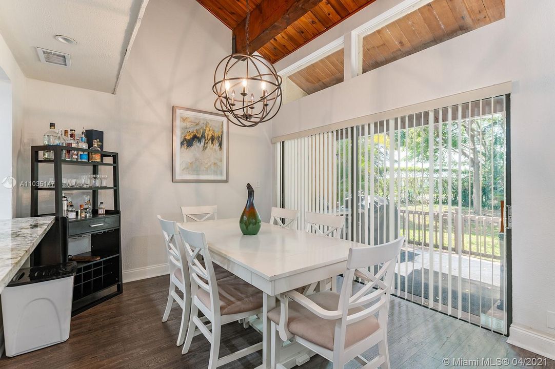 Recently Sold: $280,000 (3 beds, 1 baths, 1081 Square Feet)