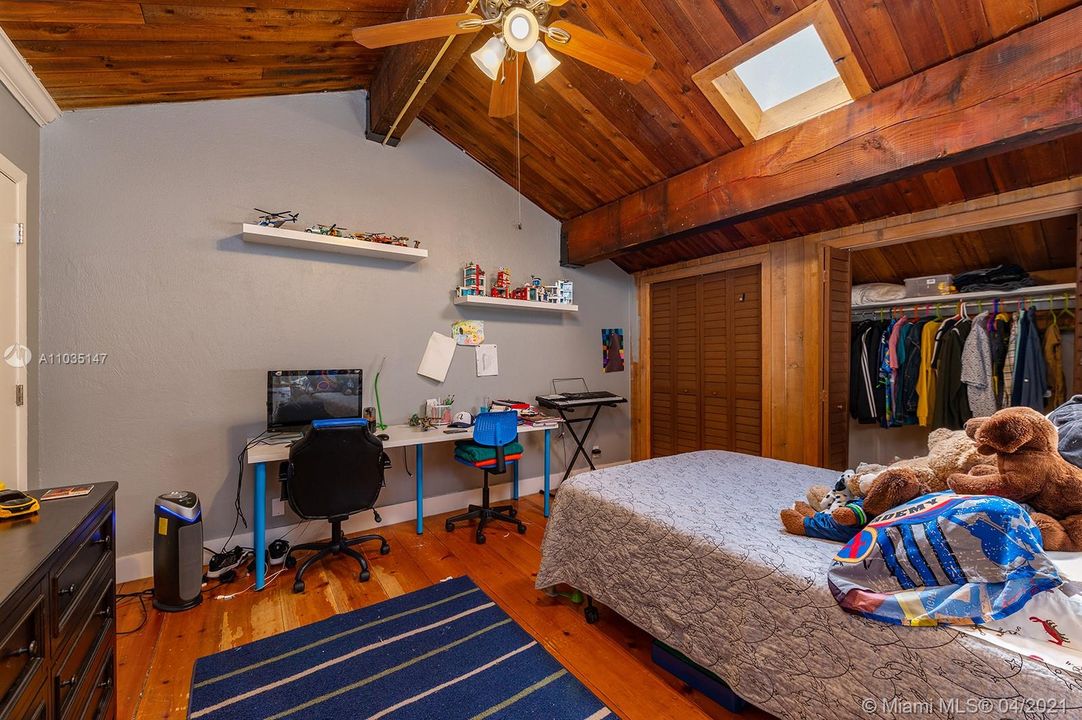 Recently Sold: $280,000 (3 beds, 1 baths, 1081 Square Feet)