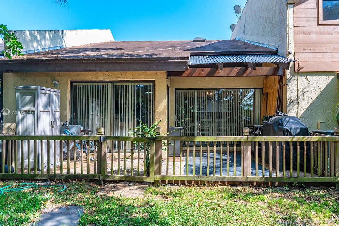 Recently Sold: $280,000 (3 beds, 1 baths, 1081 Square Feet)