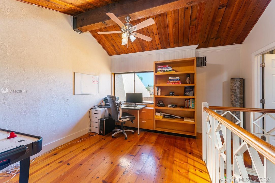 Recently Sold: $280,000 (3 beds, 1 baths, 1081 Square Feet)