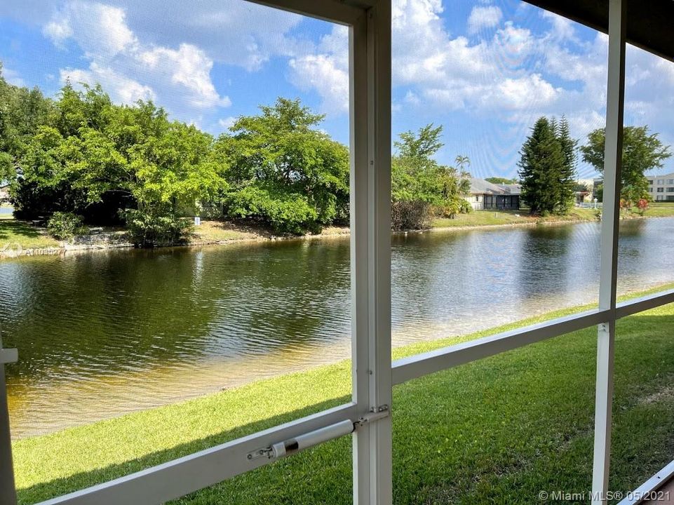 Recently Sold: $350,000 (3 beds, 2 baths, 1660 Square Feet)