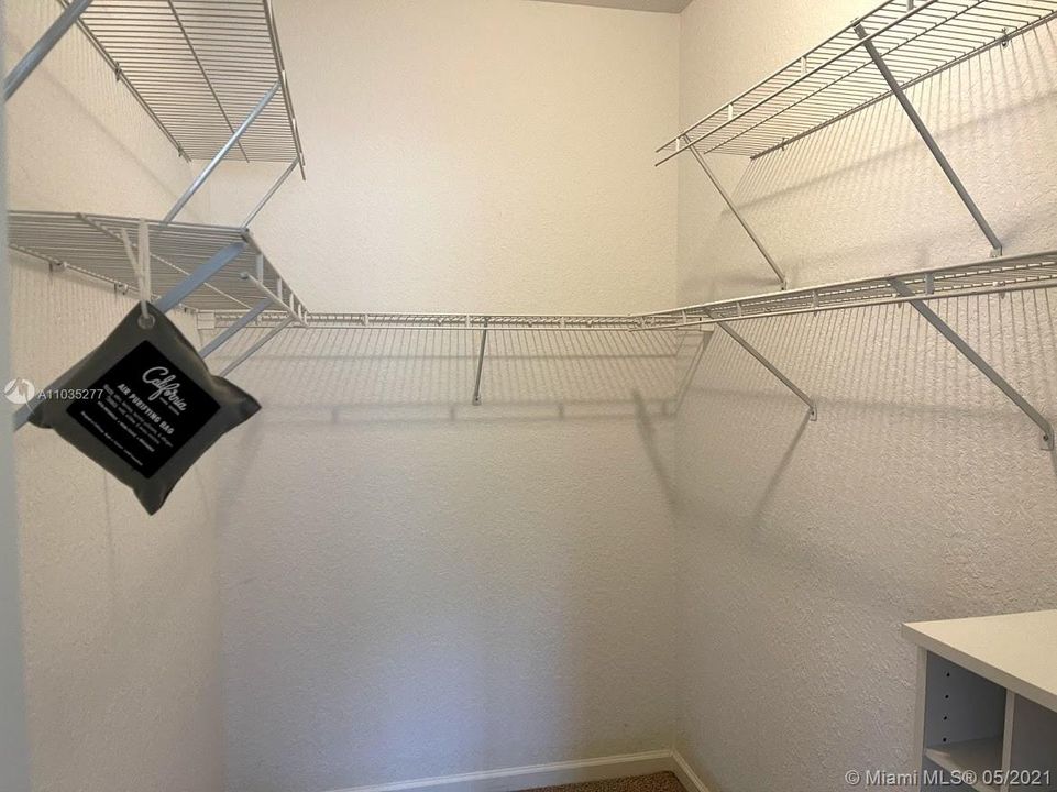 Recently Sold: $350,000 (3 beds, 2 baths, 1660 Square Feet)