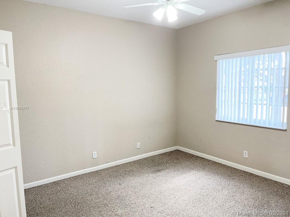 Recently Sold: $350,000 (3 beds, 2 baths, 1660 Square Feet)