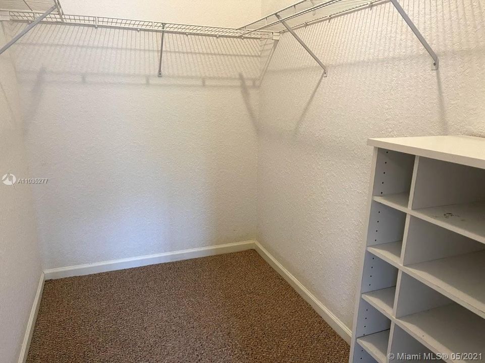 Recently Sold: $350,000 (3 beds, 2 baths, 1660 Square Feet)