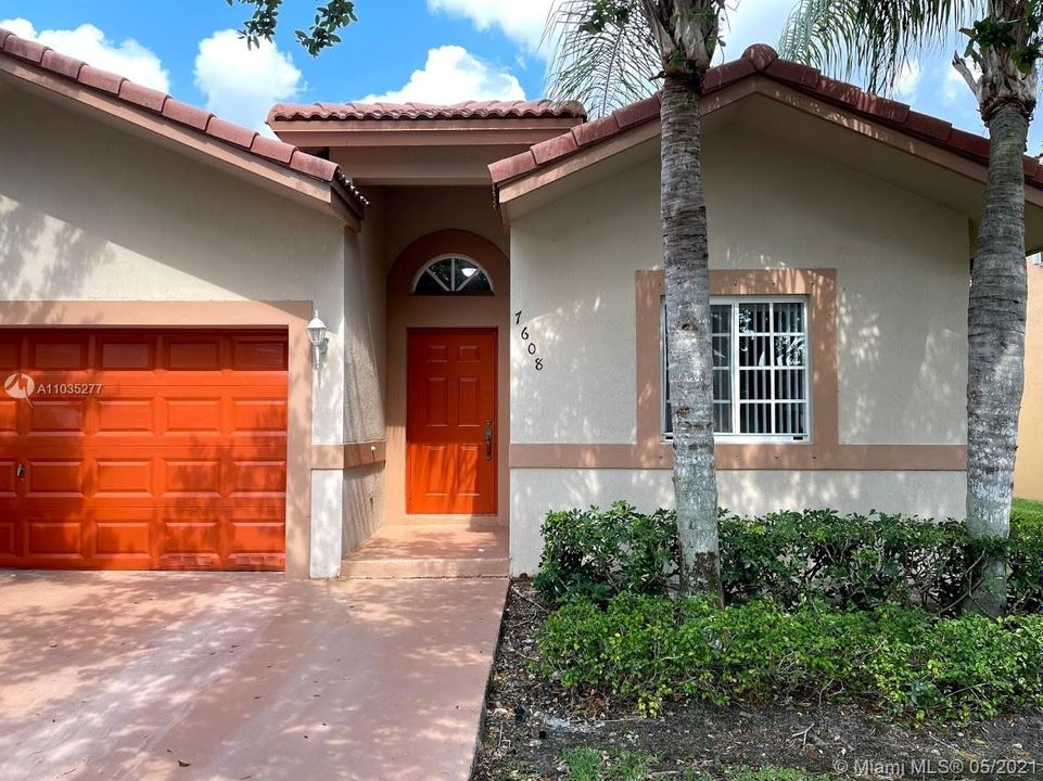 Recently Sold: $350,000 (3 beds, 2 baths, 1660 Square Feet)