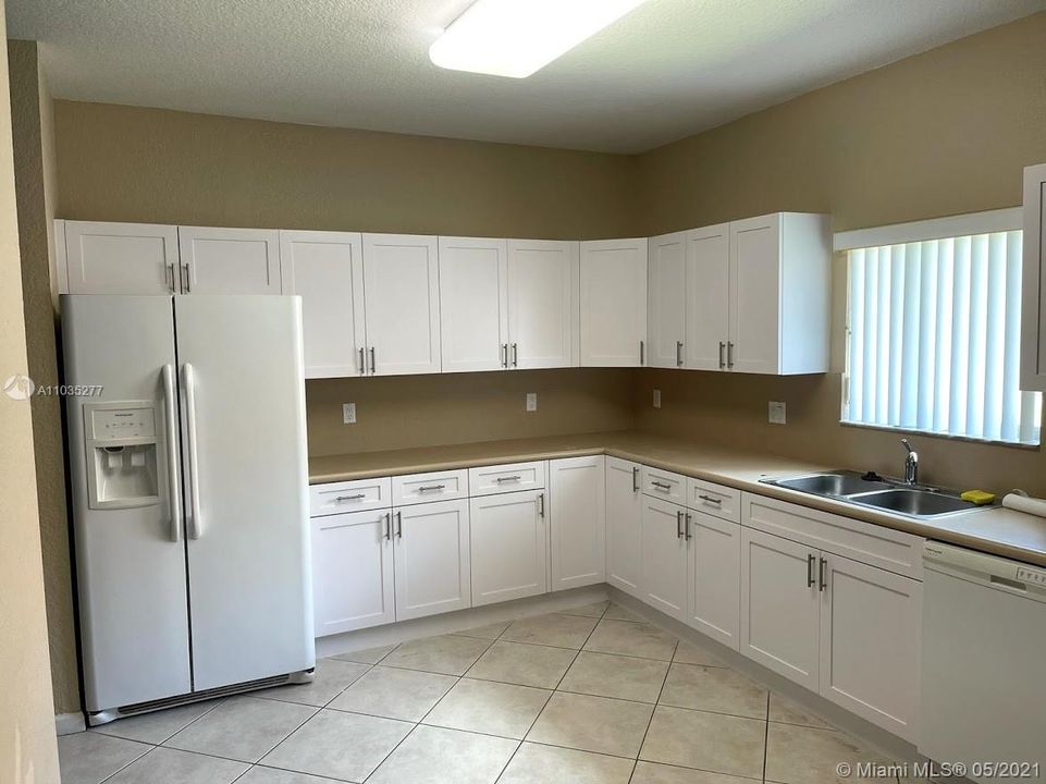 Recently Sold: $350,000 (3 beds, 2 baths, 1660 Square Feet)