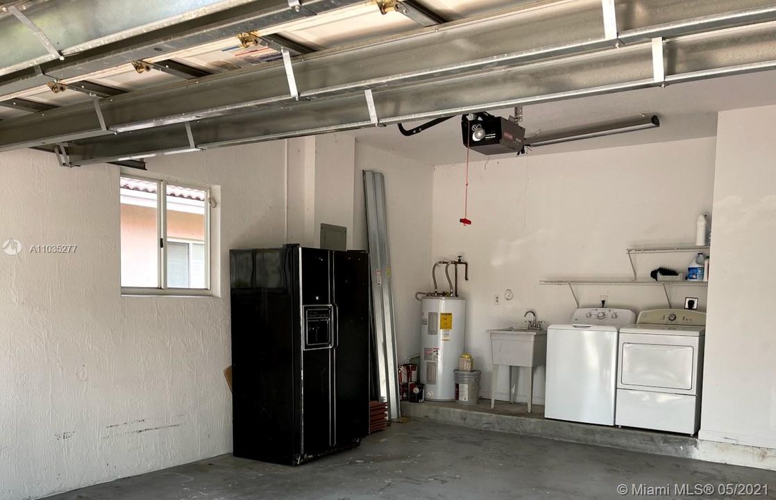 Recently Sold: $350,000 (3 beds, 2 baths, 1660 Square Feet)