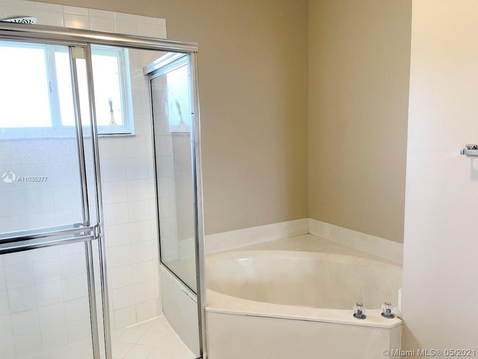 Recently Sold: $350,000 (3 beds, 2 baths, 1660 Square Feet)