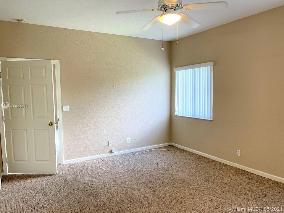 Recently Sold: $350,000 (3 beds, 2 baths, 1660 Square Feet)