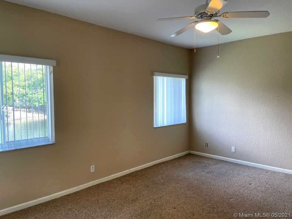 Recently Sold: $350,000 (3 beds, 2 baths, 1660 Square Feet)