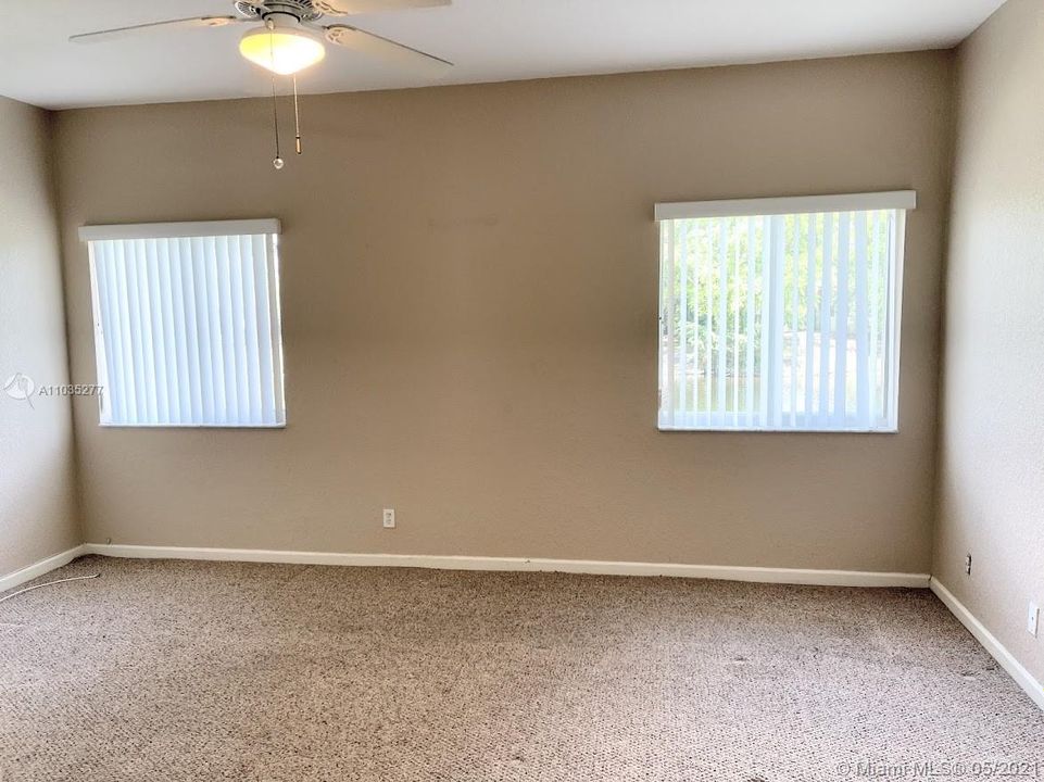 Recently Sold: $350,000 (3 beds, 2 baths, 1660 Square Feet)