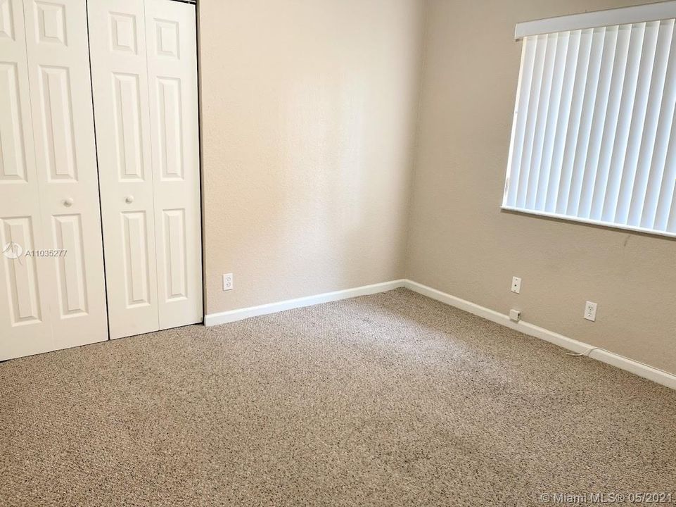 Recently Sold: $350,000 (3 beds, 2 baths, 1660 Square Feet)