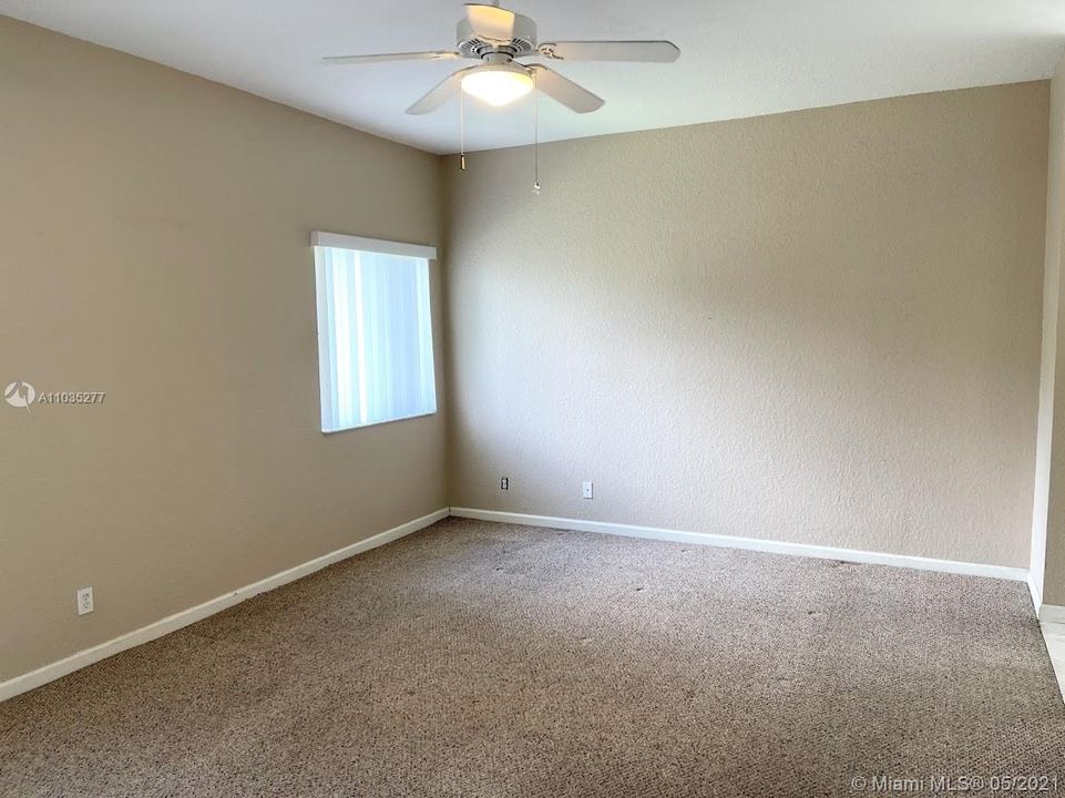 Recently Sold: $350,000 (3 beds, 2 baths, 1660 Square Feet)