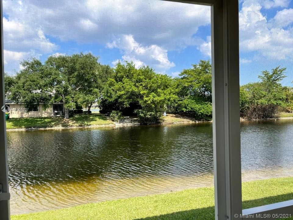 Recently Sold: $350,000 (3 beds, 2 baths, 1660 Square Feet)