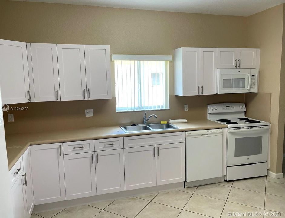 Recently Sold: $350,000 (3 beds, 2 baths, 1660 Square Feet)