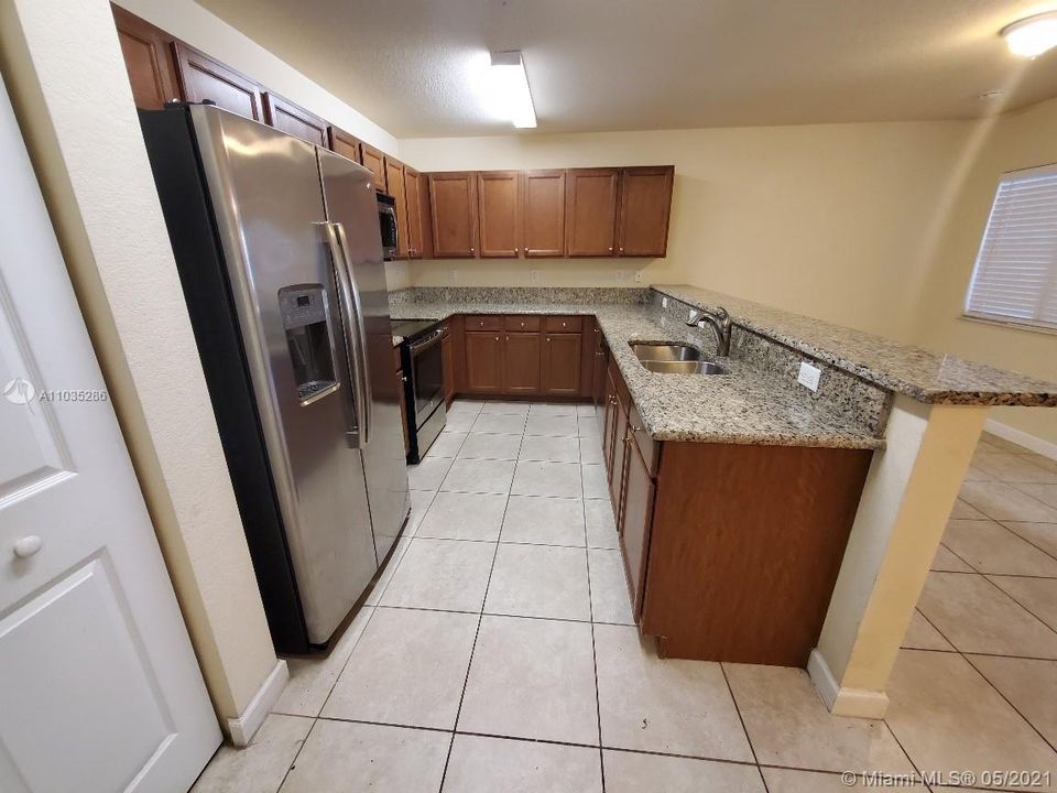 Vendido Recientemente: $199,000 (2 camas, 2 baños, 1139 Pies cuadrados)