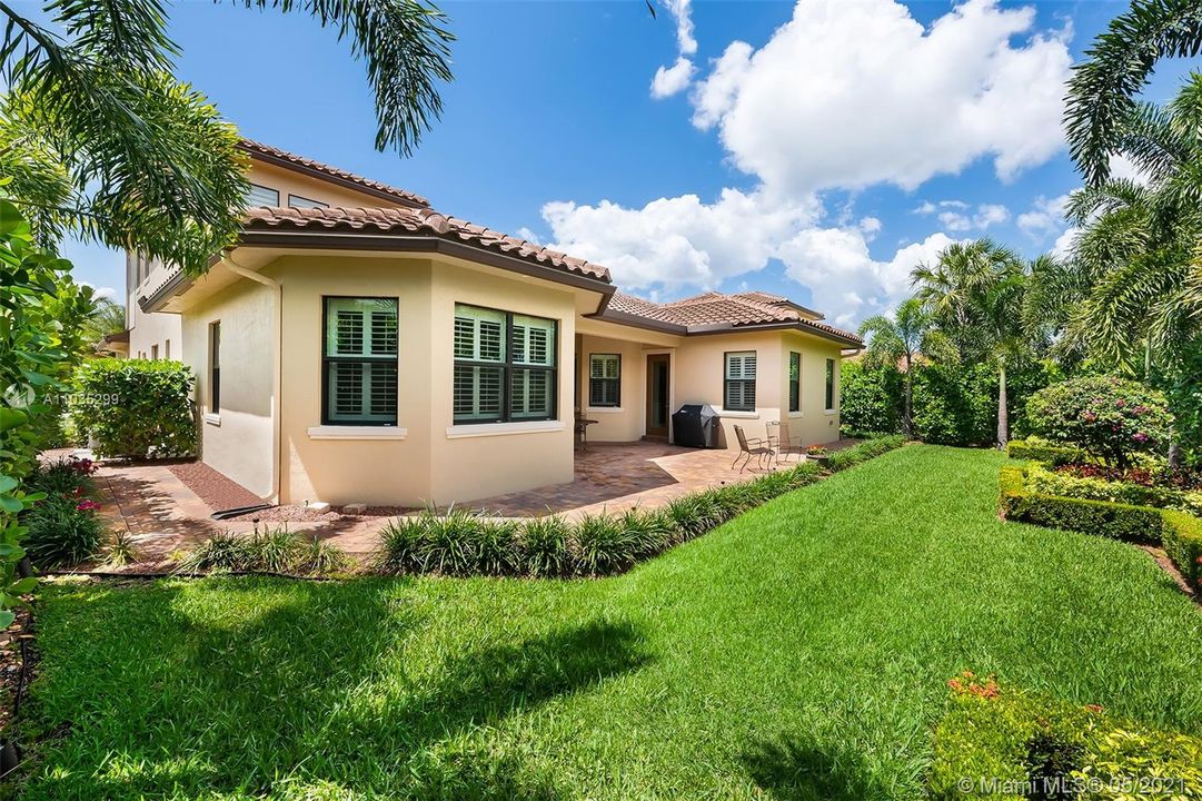 Recently Sold: $865,000 (4 beds, 3 baths, 3356 Square Feet)