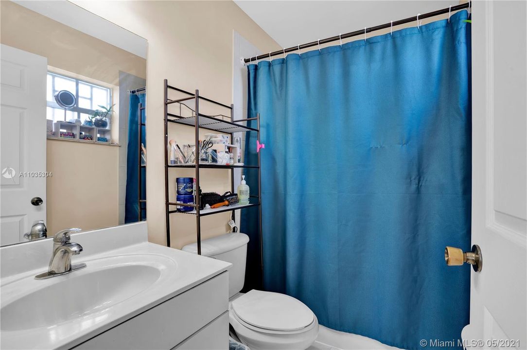 Недавно продано: $340,000 (3 спален, 2 ванн, 1263 Квадратных фут)