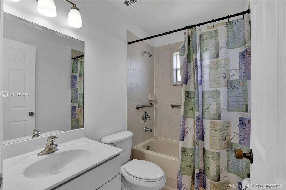 最近售出: $340,000 (3 贝兹, 2 浴室, 1263 平方英尺)