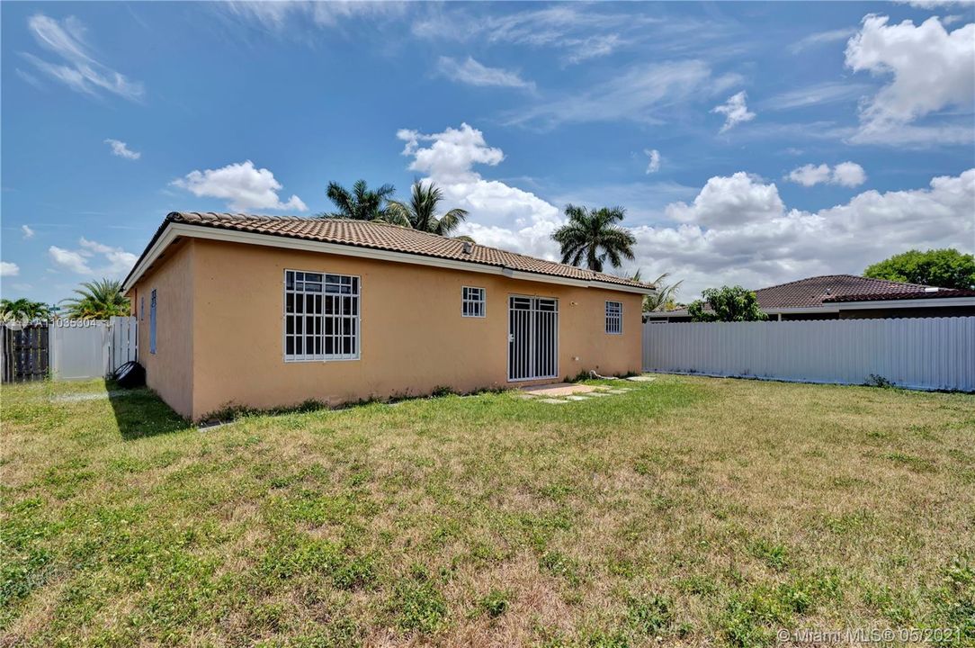 Recently Sold: $340,000 (3 beds, 2 baths, 1263 Square Feet)