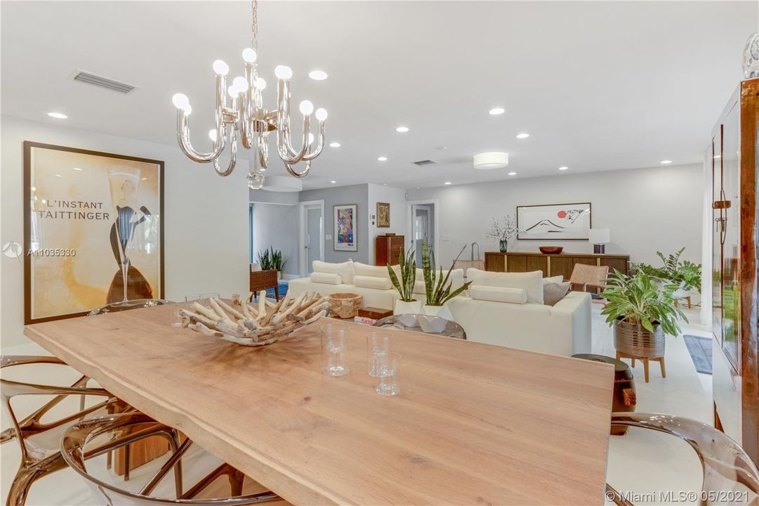Recently Sold: $1,975,000 (3 beds, 2 baths, 2722 Square Feet)
