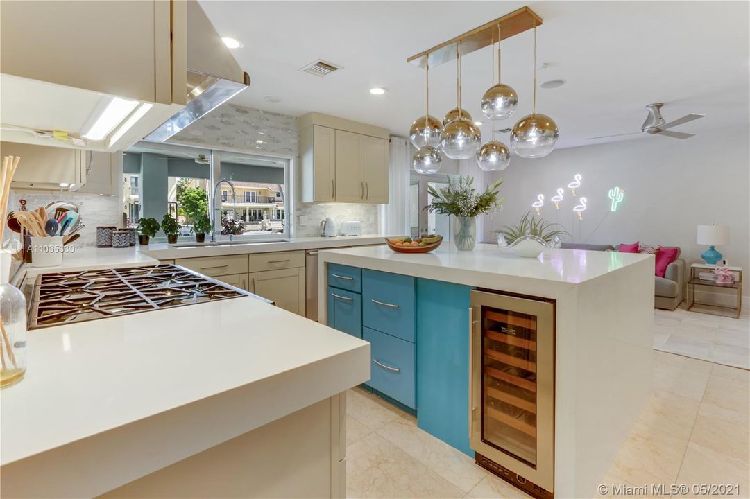 Recently Sold: $1,975,000 (3 beds, 2 baths, 2722 Square Feet)