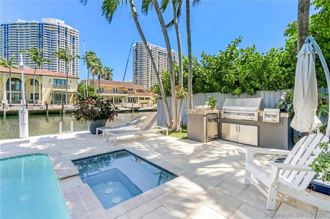 Vendido Recientemente: $1,975,000 (3 camas, 2 baños, 2722 Pies cuadrados)