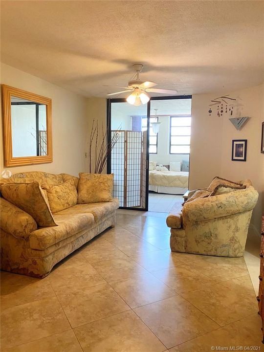 Недавно продано: $170,000 (1 спален, 1 ванн, 670 Квадратных фут)