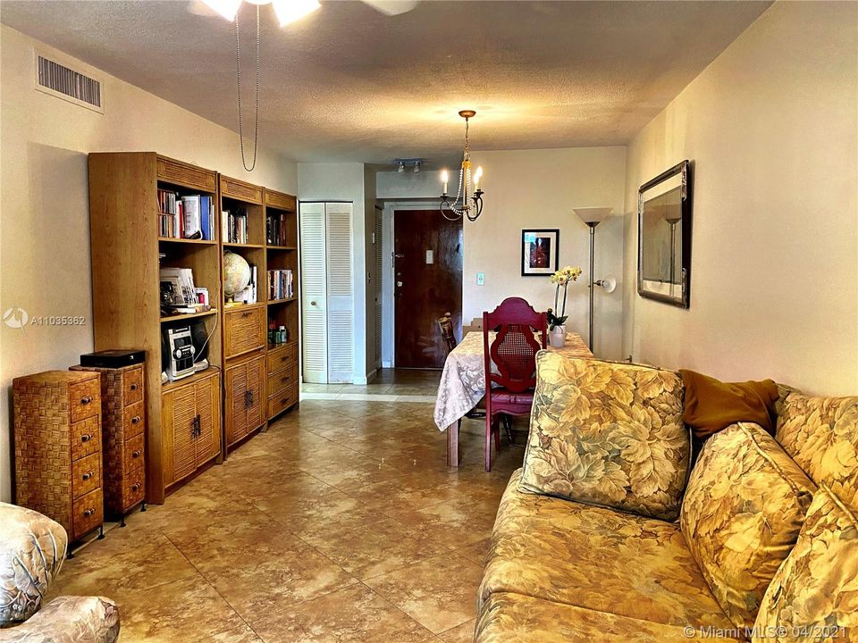 Недавно продано: $170,000 (1 спален, 1 ванн, 670 Квадратных фут)