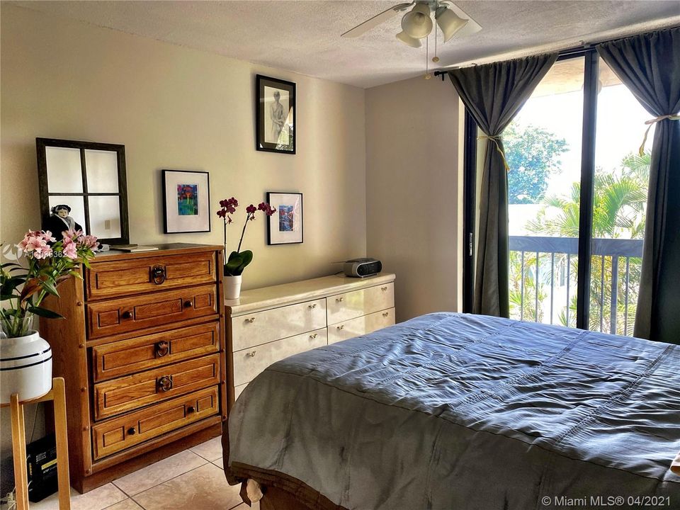 Недавно продано: $170,000 (1 спален, 1 ванн, 670 Квадратных фут)