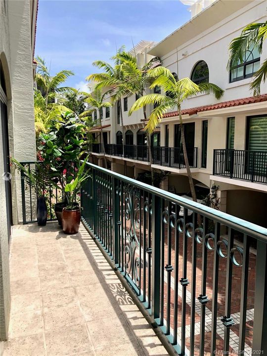 Vendido Recientemente: $840,000 (4 camas, 3 baños, 2580 Pies cuadrados)