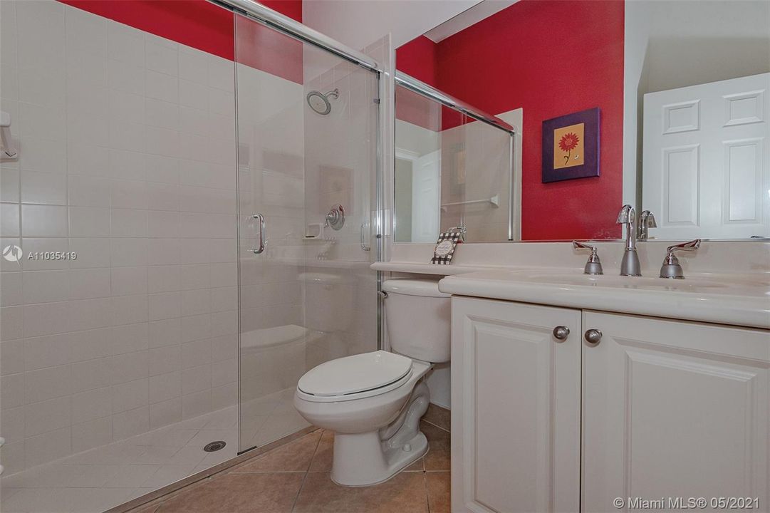 最近售出: $1,199,000 (5 贝兹, 5 浴室, 3572 平方英尺)