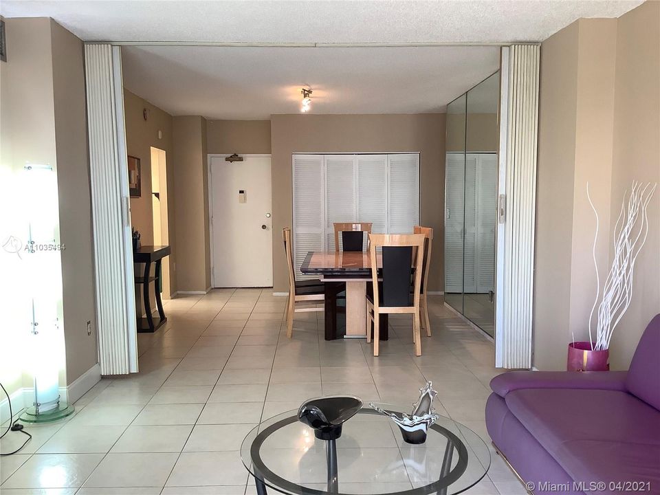 Recently Sold: $219,000 (1 beds, 1 baths, 870 Square Feet)