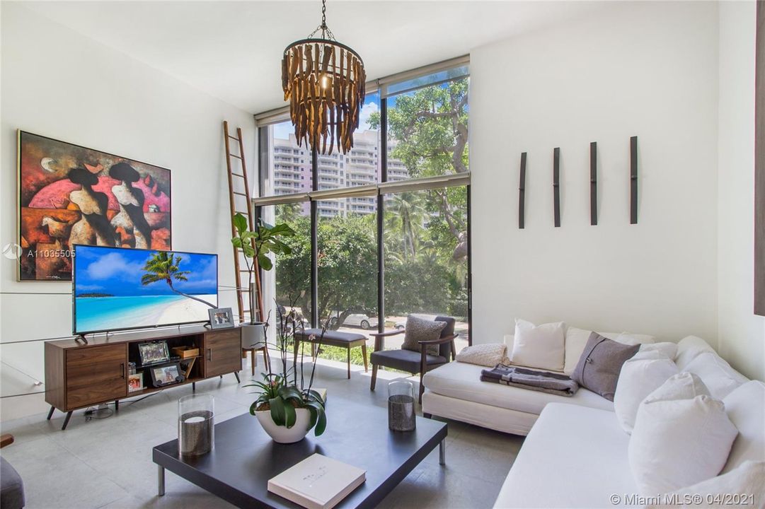 Vendido Recientemente: $1,070,000 (2 camas, 2 baños, 1460 Pies cuadrados)