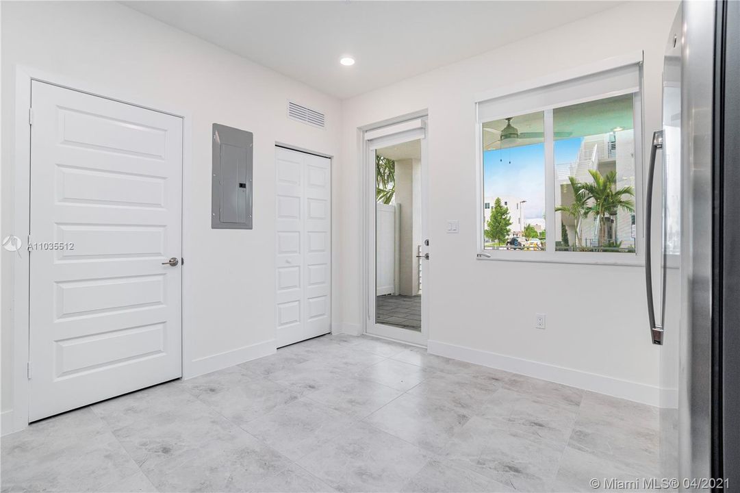 Recently Rented: $2,600 (3 beds, 2 baths, 1322 Square Feet)