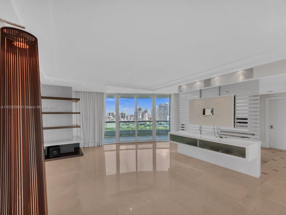 Recently Sold: $2,900,000 (3 beds, 3 baths, 3170 Square Feet)