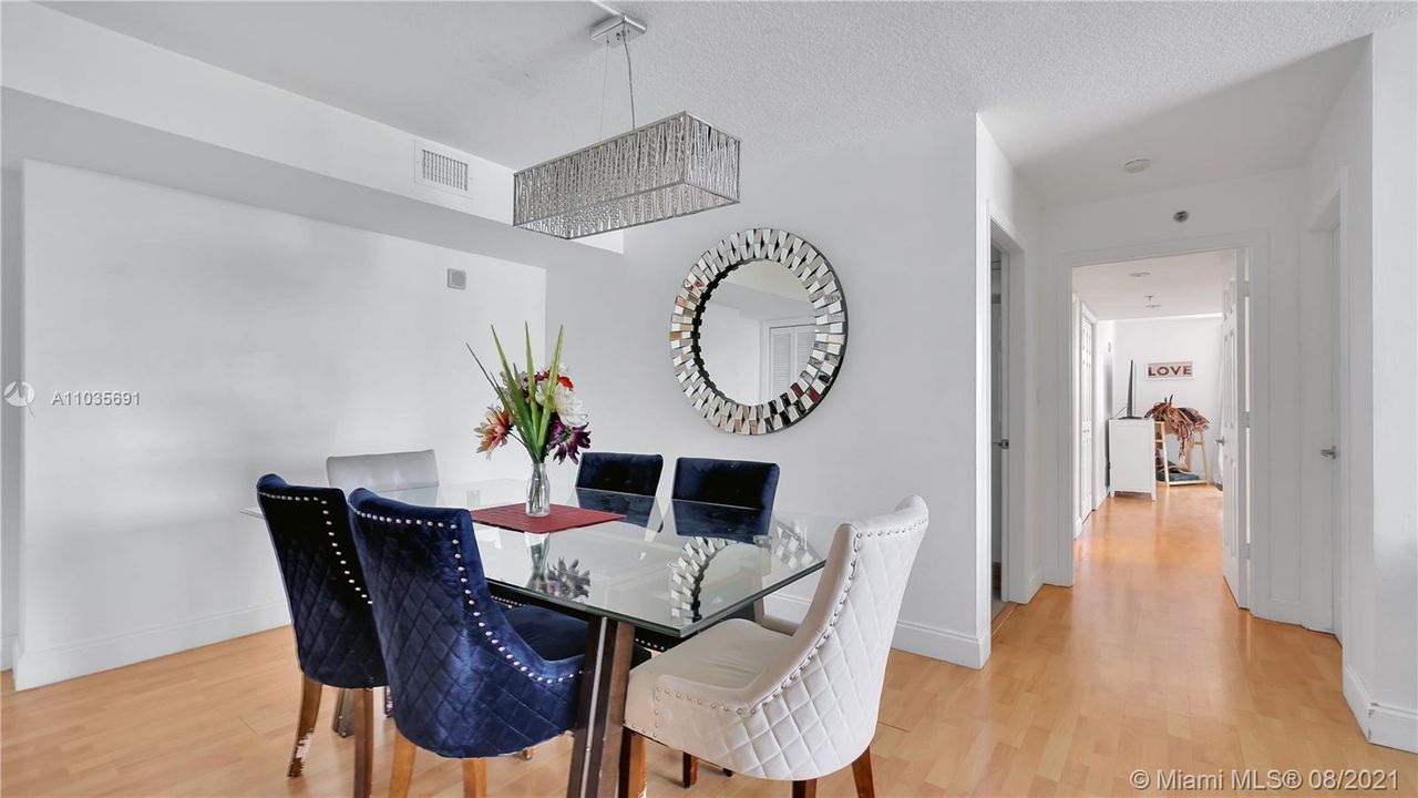 Recently Sold: $350,000 (2 beds, 2 baths, 1030 Square Feet)