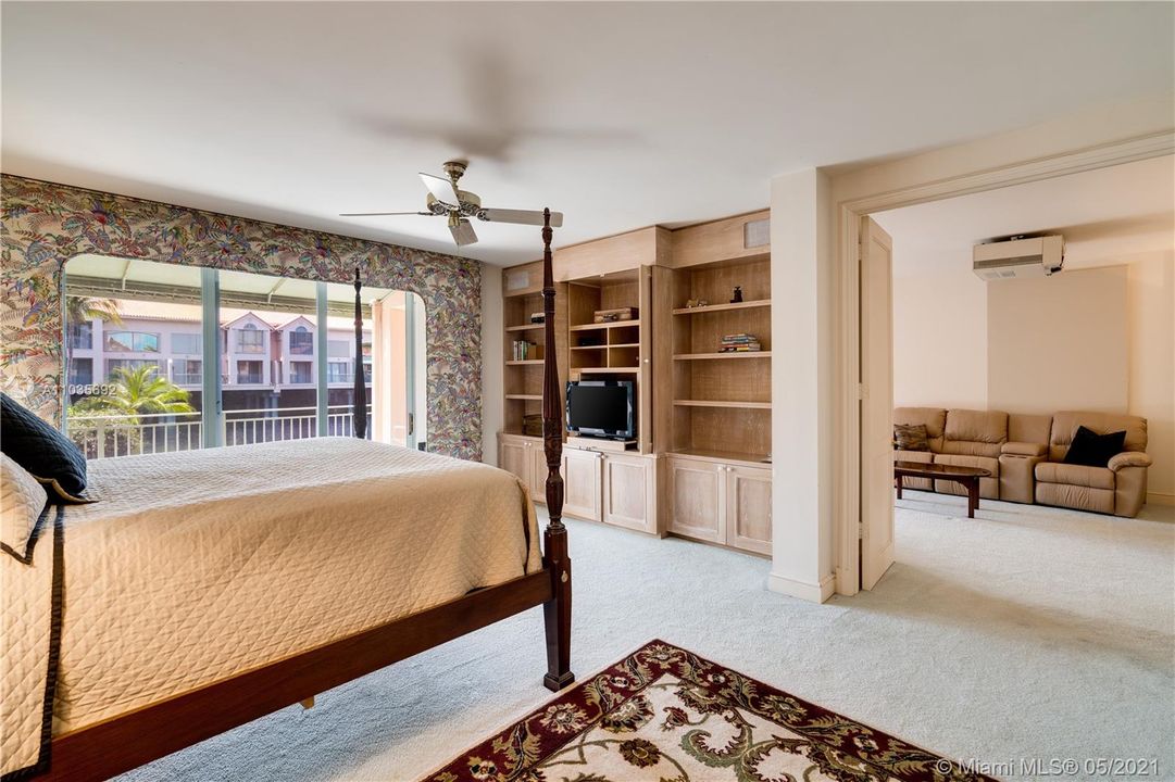 Wake up to views of the lake