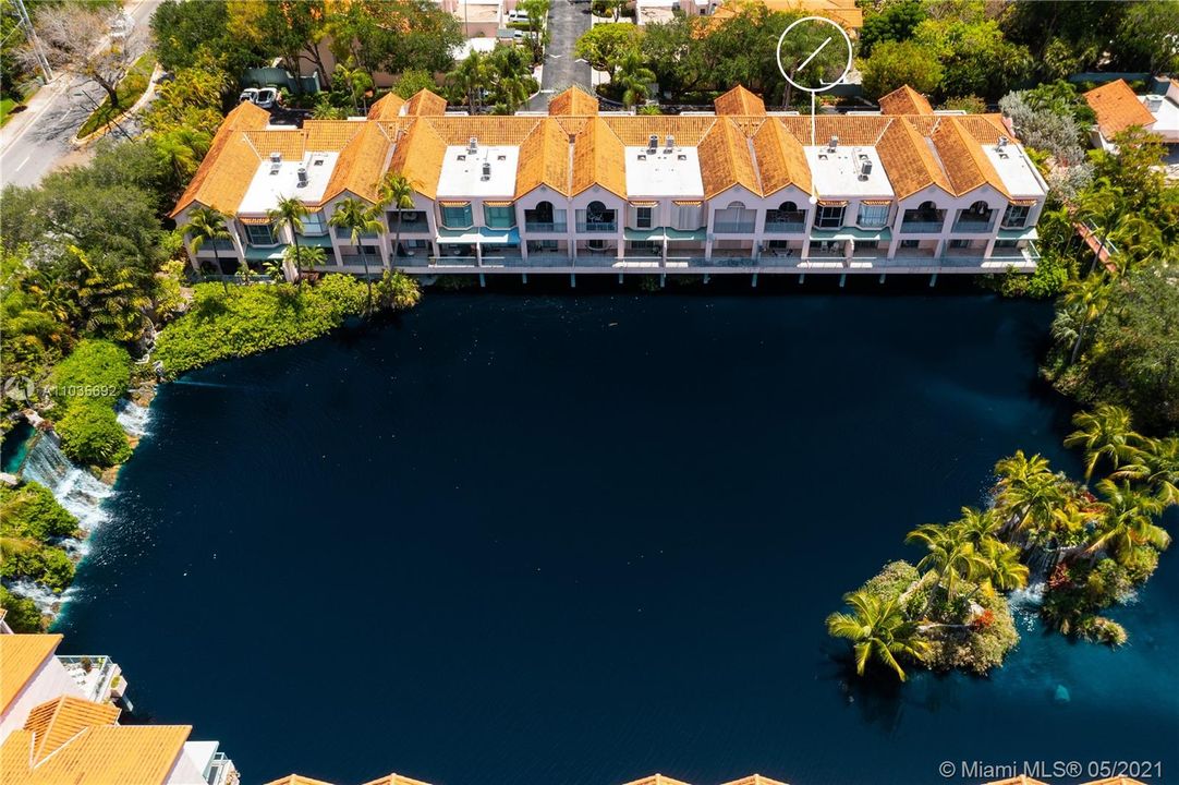 最近售出: $850,000 (2 贝兹, 2 浴室, 2815 平方英尺)