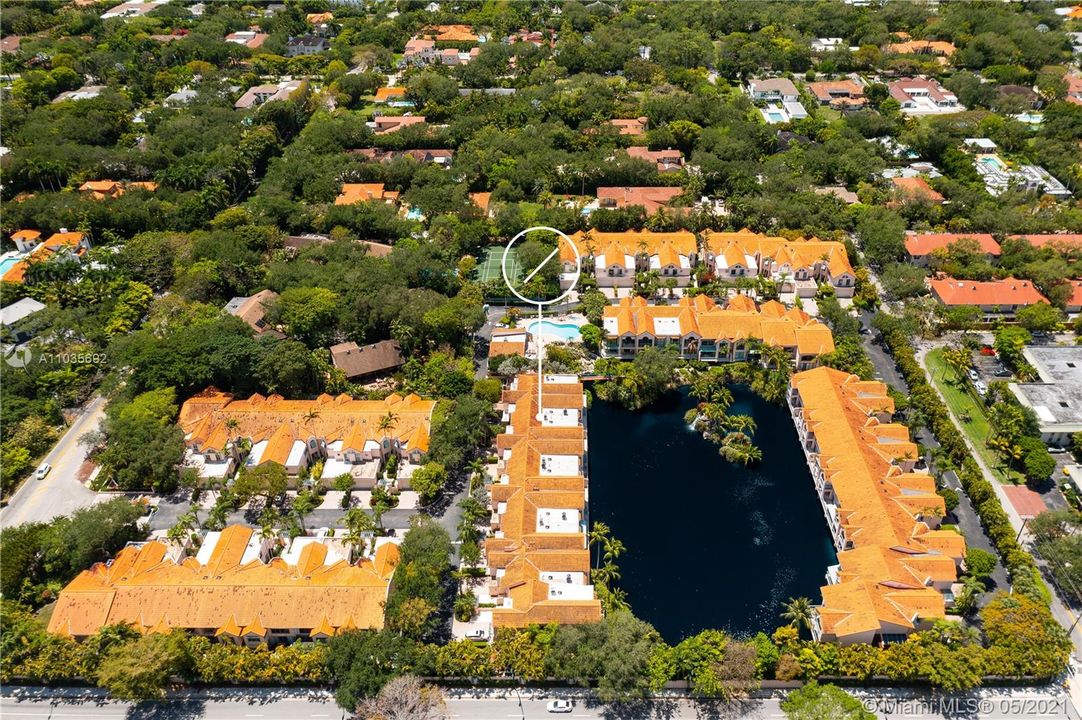 最近售出: $850,000 (2 贝兹, 2 浴室, 2815 平方英尺)