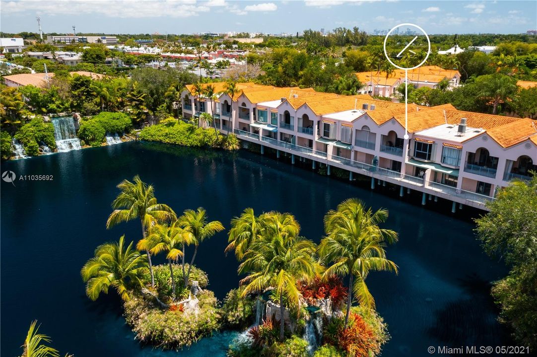 最近售出: $850,000 (2 贝兹, 2 浴室, 2815 平方英尺)