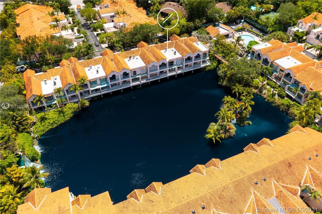 最近售出: $850,000 (2 贝兹, 2 浴室, 2815 平方英尺)